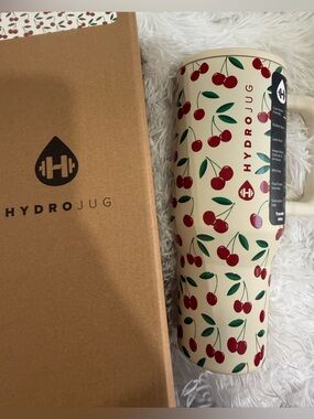 HydroJug cherries 40 Oz traveler